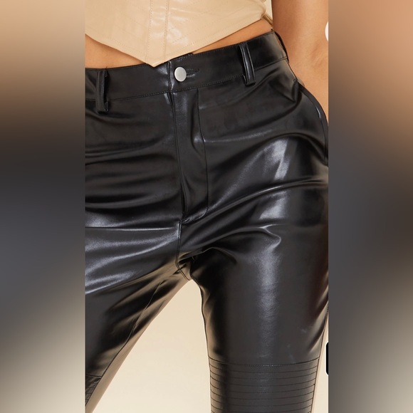 Pretty Little Thing Black Vinyl Panel Split Hem Skinny Trouser - Picture 3 of 8